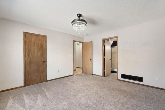 709 Greenhaven Lane NE, Owatonna, MN 55060