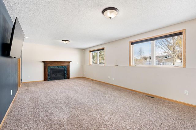 709 Greenhaven Lane NE, Owatonna, MN 55060