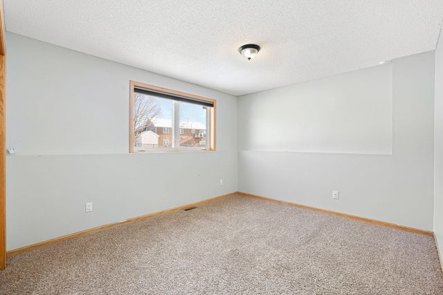 709 Greenhaven Lane NE, Owatonna, MN 55060