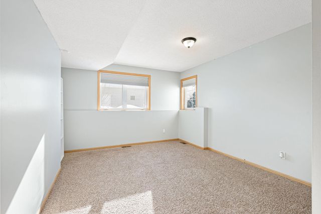 709 Greenhaven Lane NE, Owatonna, MN 55060