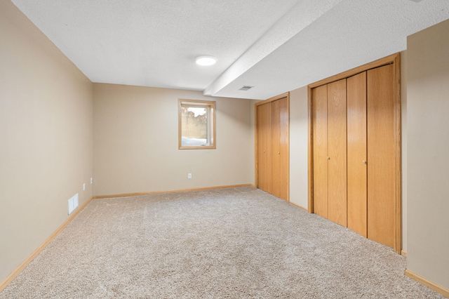 709 Greenhaven Lane NE, Owatonna, MN 55060