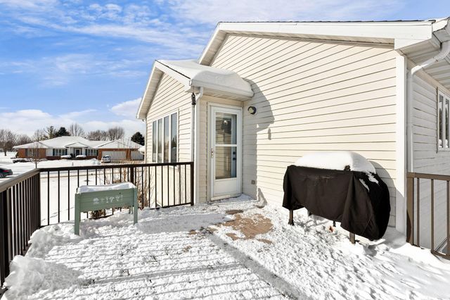 709 Greenhaven Lane NE, Owatonna, MN 55060