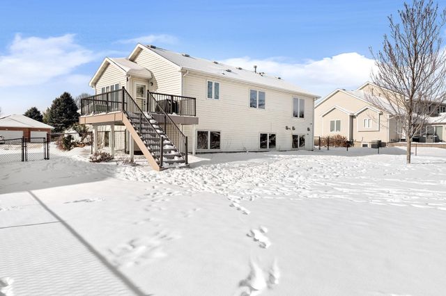 709 Greenhaven Lane NE, Owatonna, MN 55060