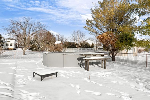 709 Greenhaven Lane NE, Owatonna, MN 55060