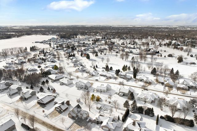 709 Greenhaven Lane NE, Owatonna, MN 55060