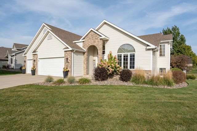 709 Greenhaven Lane NE, Owatonna, MN 55060