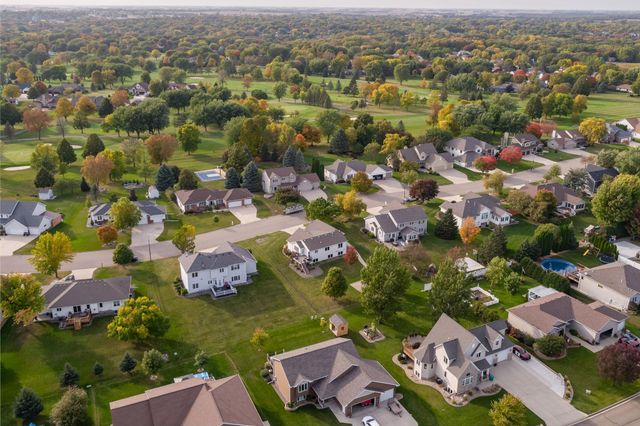 709 Greenhaven Lane NE, Owatonna, MN 55060