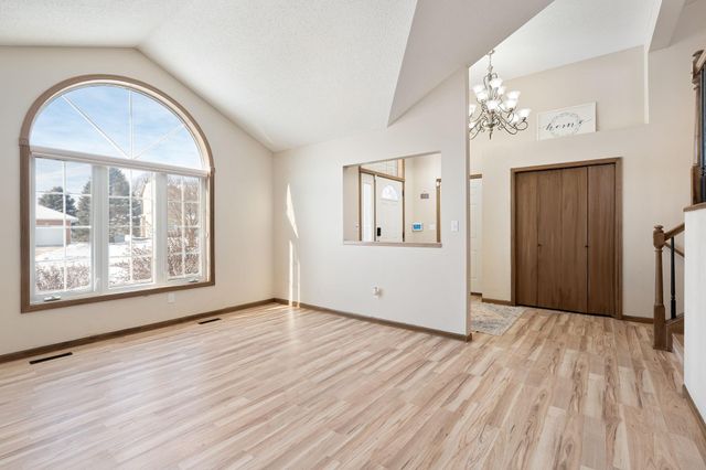 709 Greenhaven Lane NE, Owatonna, MN 55060