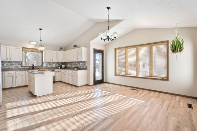 709 Greenhaven Lane NE, Owatonna, MN 55060