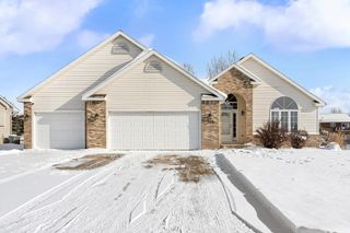 709 Greenhaven Lane NE, Owatonna, MN 55060