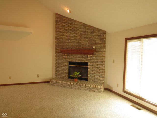 1136 N Manchester Drive, Greenfield, IN 46140