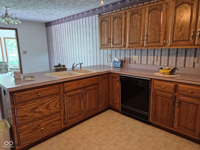 1136 N Manchester Drive, Greenfield, IN 46140