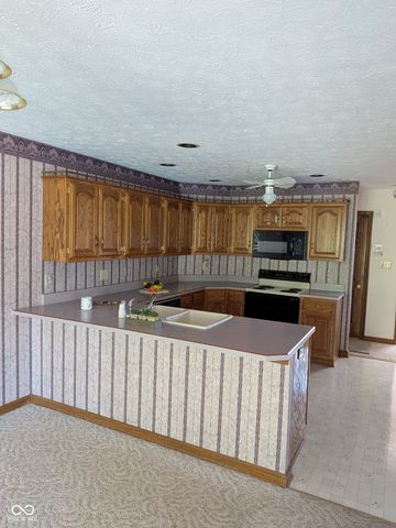 1136 N Manchester Drive, Greenfield, IN 46140