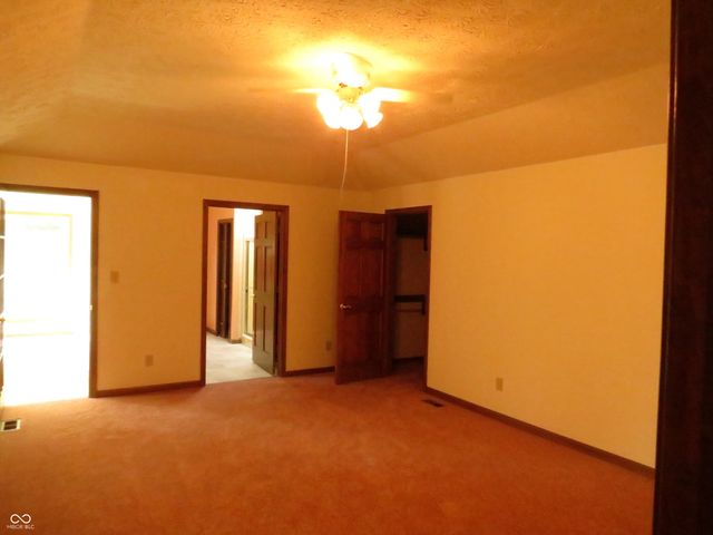 1136 N Manchester Drive, Greenfield, IN 46140