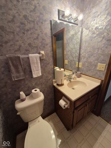 1136 N Manchester Drive, Greenfield, IN 46140