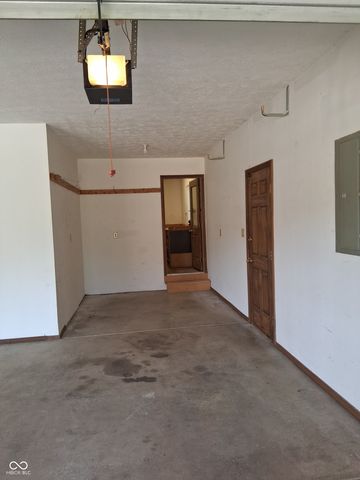 1136 N Manchester Drive, Greenfield, IN 46140