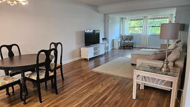 9950 47TH AVENUE N 303, St Petersburg, FL 33708