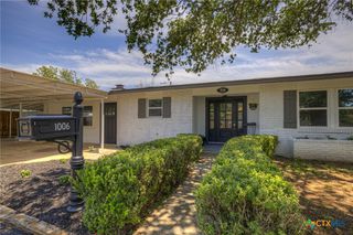 1006 Pecan Street, Floresville, TX 78114