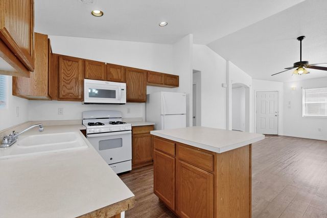 8928 LOWER MEADOW Trail SW, Albuquerque, NM 87121