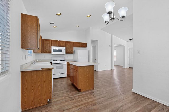 8928 LOWER MEADOW Trail SW, Albuquerque, NM 87121