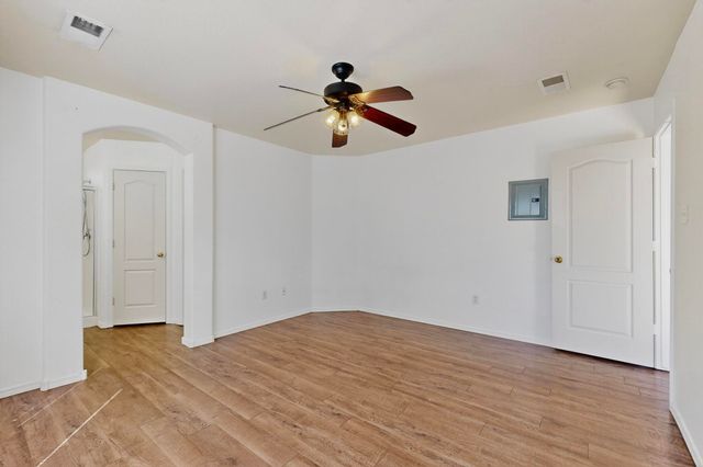 8928 LOWER MEADOW Trail SW, Albuquerque, NM 87121