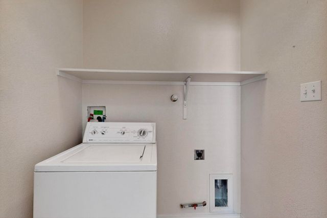 8928 LOWER MEADOW Trail SW, Albuquerque, NM 87121