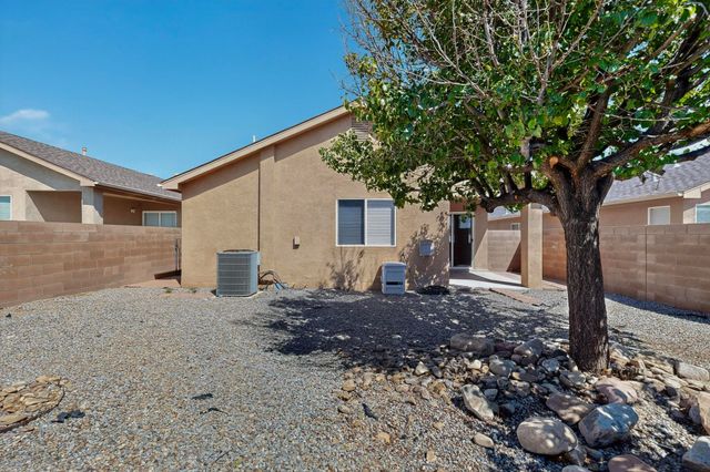 8928 LOWER MEADOW Trail SW, Albuquerque, NM 87121