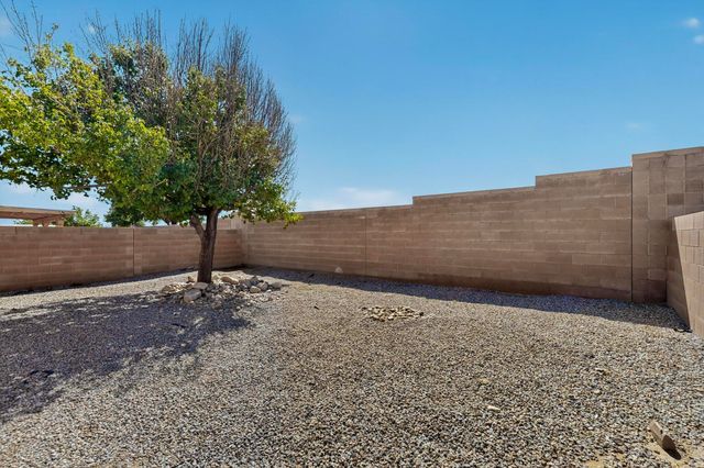 8928 LOWER MEADOW Trail SW, Albuquerque, NM 87121