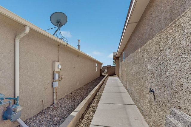 8928 LOWER MEADOW Trail SW, Albuquerque, NM 87121