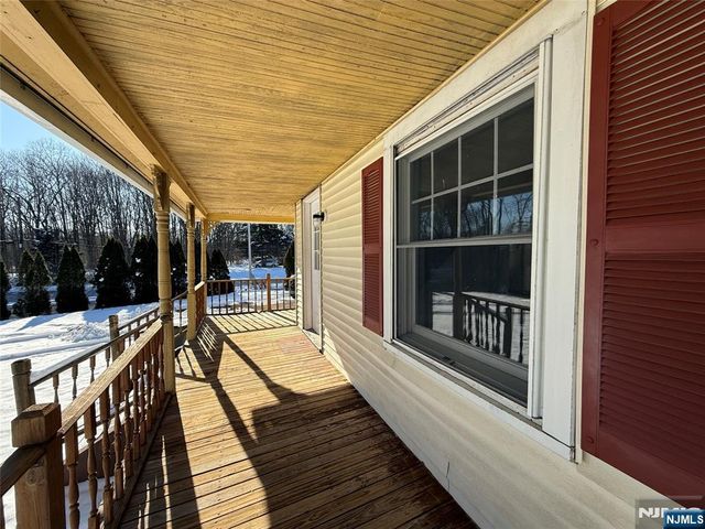 13 Mountainside Avenue, Mahwah, NJ 07430