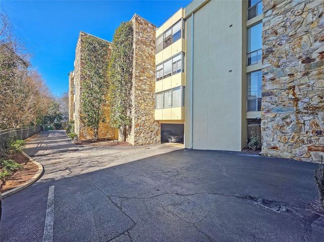 2632 Peachtree NW Road 304B, Atlanta, GA 30305