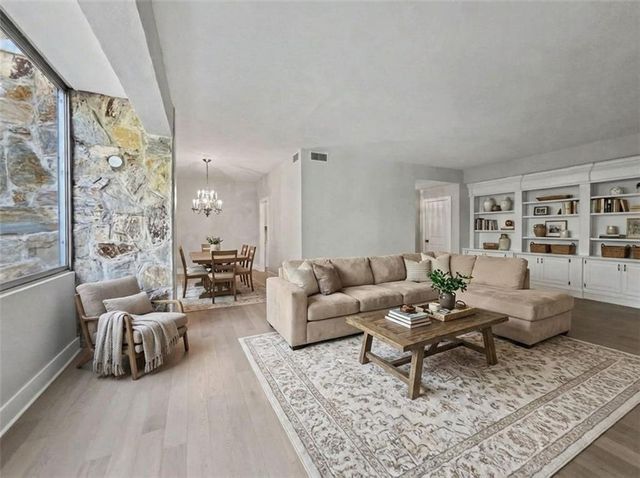 2632 Peachtree NW Road 304B, Atlanta, GA 30305