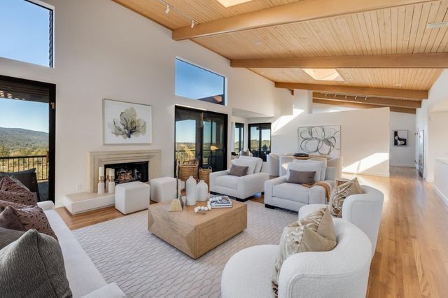 2 Horseshoe Bend, Portola Valley, CA 94028