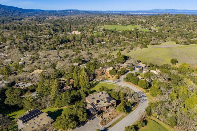 2 Horseshoe Bend, Portola Valley, CA 94028