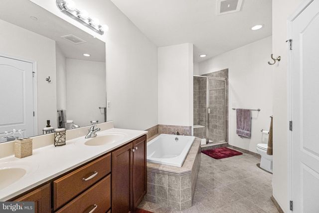 372 CARSON TER, Huntingdon Valley, PA 19006