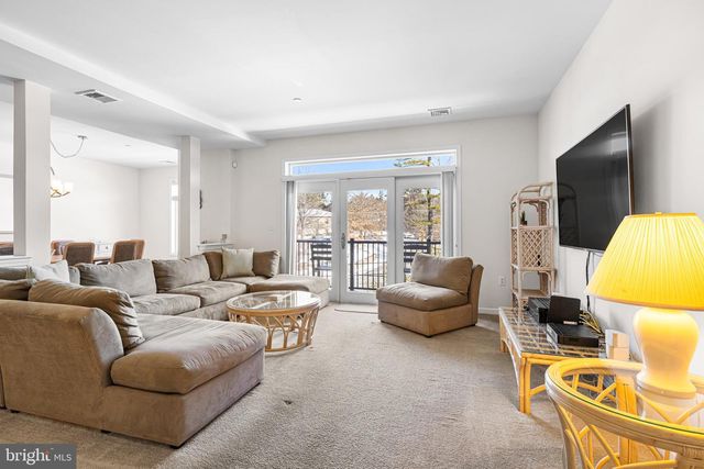 372 CARSON TER, Huntingdon Valley, PA 19006