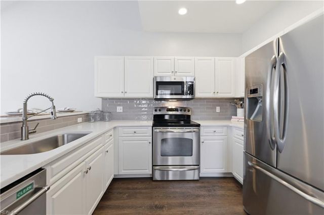 3208 Lynnhaven DR, Virginia Beach, VA 23451