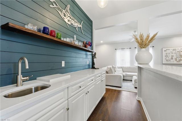 3208 Lynnhaven DR, Virginia Beach, VA 23451