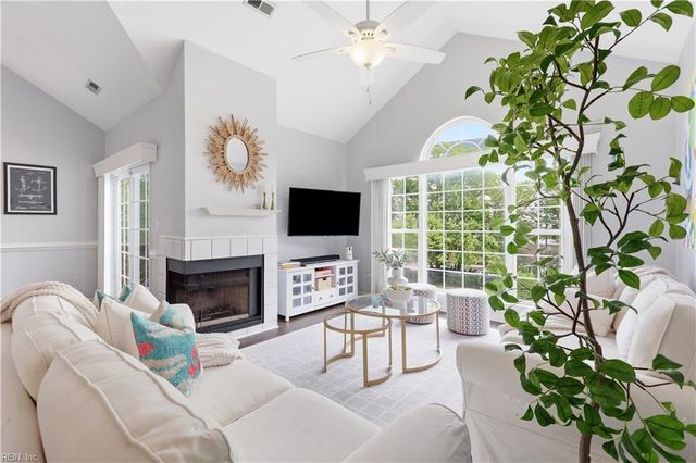 3208 Lynnhaven DR, Virginia Beach, VA 23451