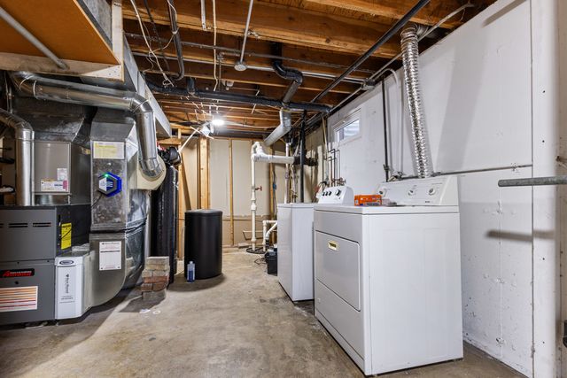 8668 Yosemite Drive, Byron, IL 61010