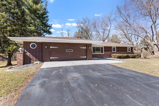 8668 Yosemite Drive, Byron, IL 61010