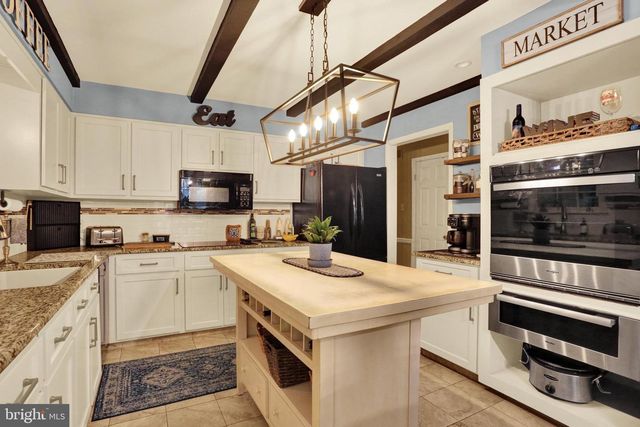 81 OAKBROOK DR, Birdsboro, PA 19508