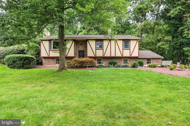 81 OAKBROOK DR, Birdsboro, PA 19508