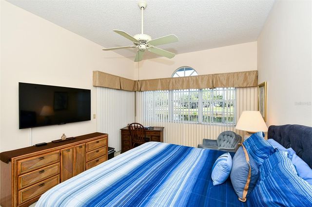 5649 E LONG COMMON COURT 19, Sarasota, FL 34235