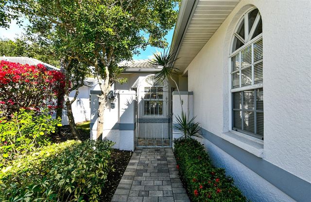 5649 E LONG COMMON COURT 19, Sarasota, FL 34235