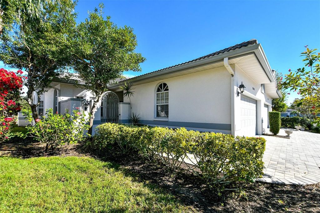 5649 E LONG COMMON COURT 19, Sarasota, FL 34235