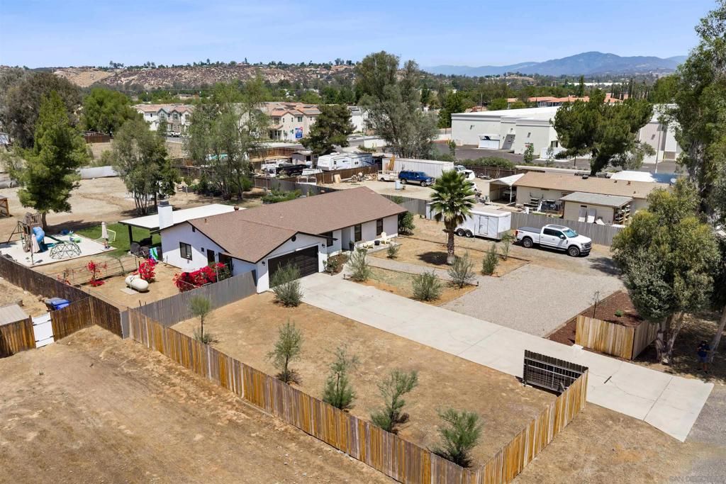 1922 Vermont, Ramona, CA 92065 — exterior