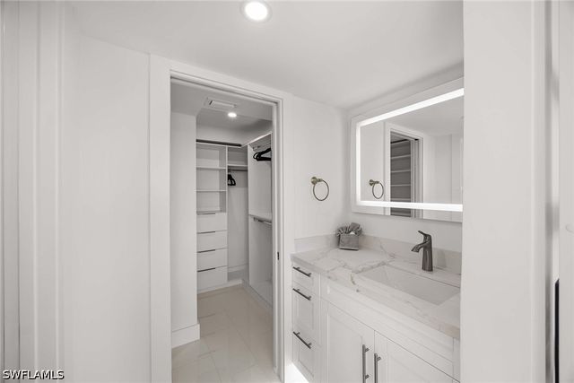10475 Gulf Shore DR 162, Naples, FL 34108