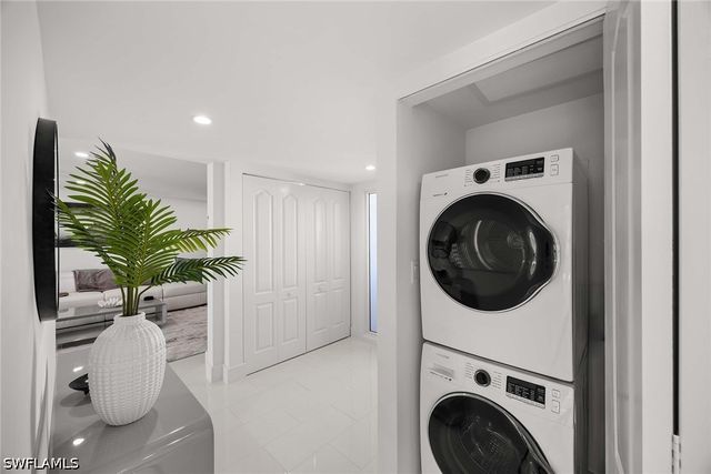 10475 Gulf Shore DR 162, Naples, FL 34108