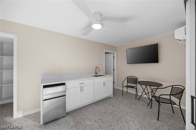 10475 Gulf Shore DR 162, Naples, FL 34108